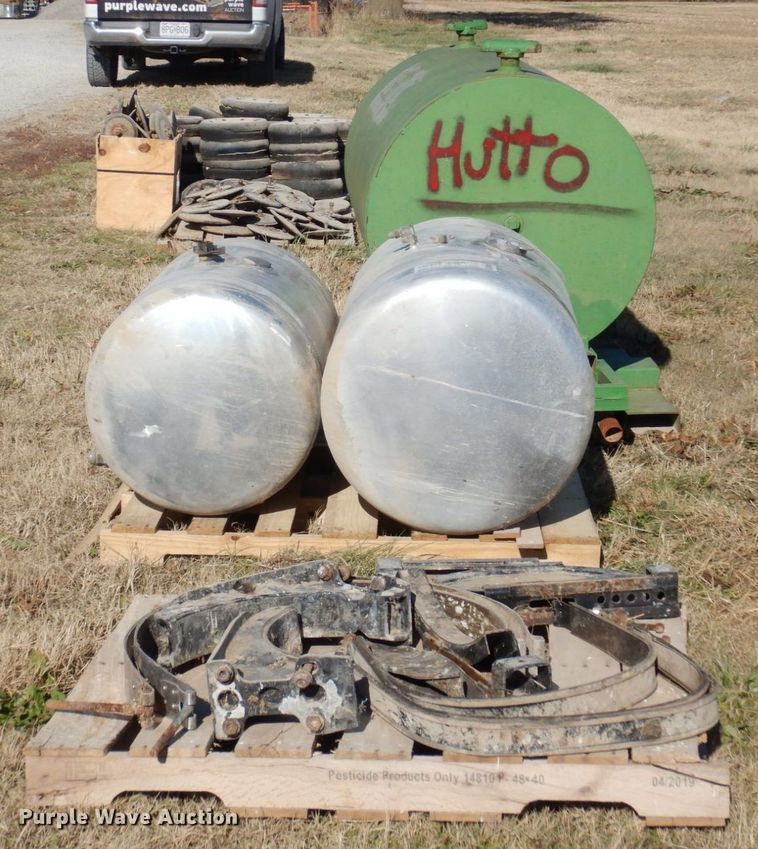 image for item DR8054 (3) tanks