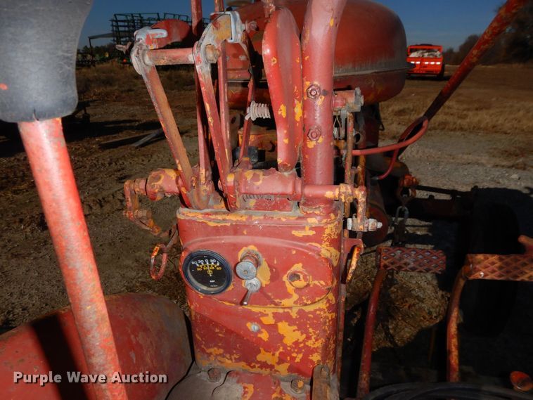 image for item DR8059 Farmall 100  tractor