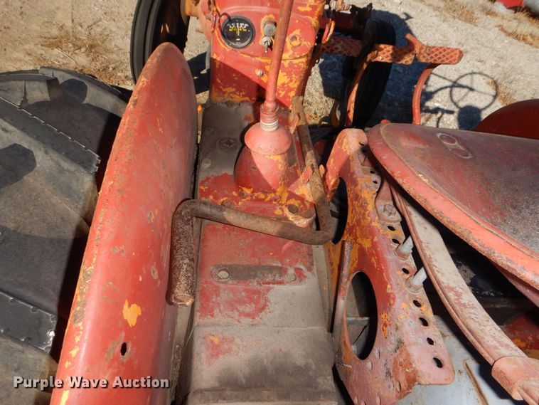 image for item DR8059 Farmall 100  tractor