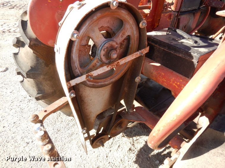 image for item DR8059 Farmall 100  tractor
