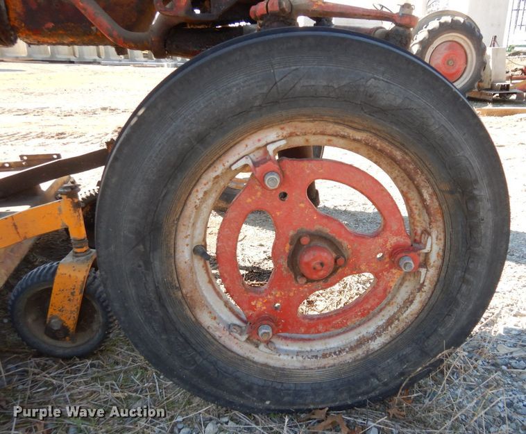 image for item DR8059 Farmall 100  tractor