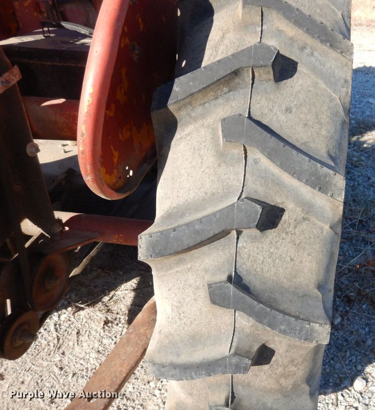 image for item DR8059 Farmall 100  tractor