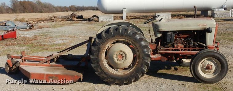 image for item DR8060 Ford 800  tractor