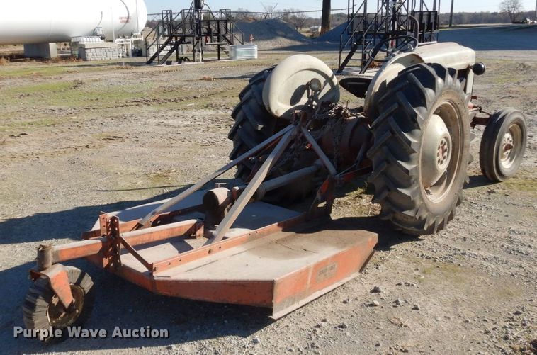 image for item DR8060 Ford 800  tractor