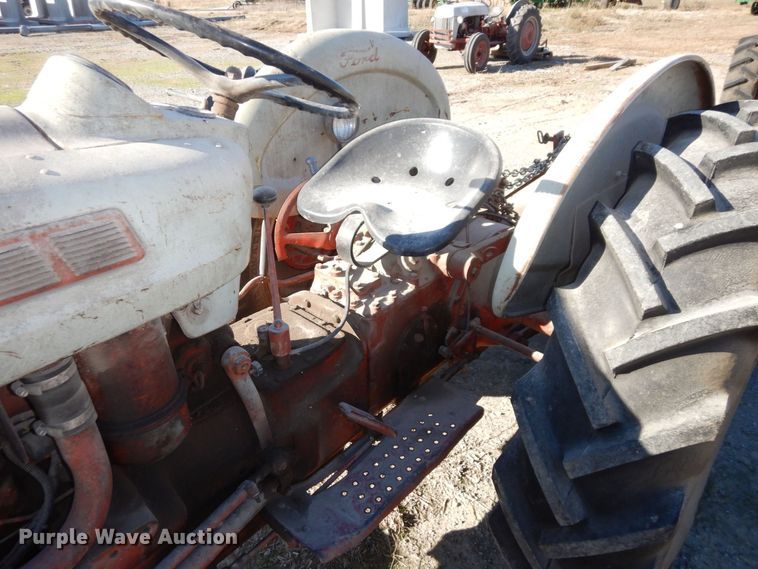 image for item DR8060 Ford 800  tractor