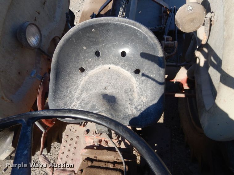 image for item DR8060 Ford 800  tractor