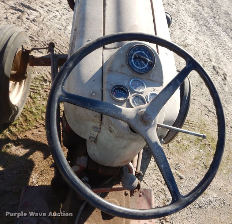 image for item DR8060 Ford 800  tractor