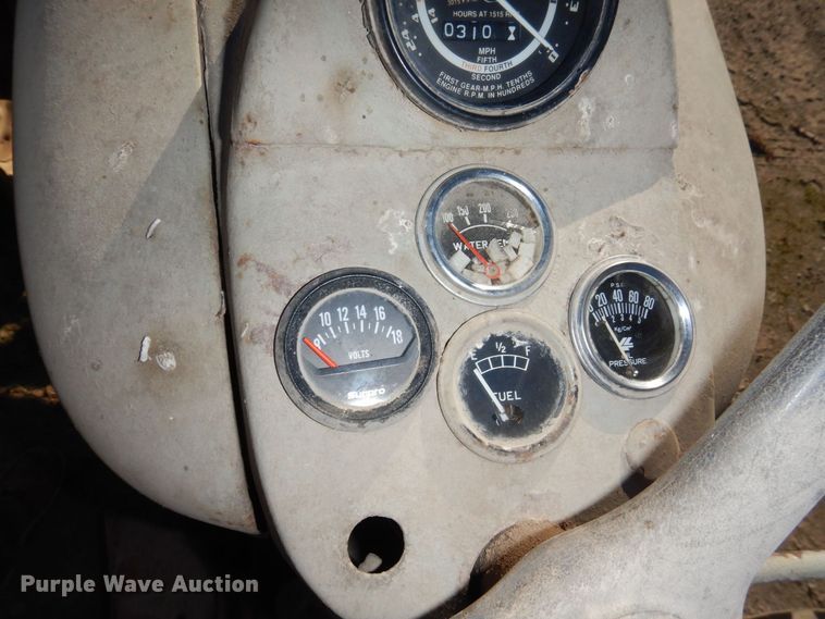 image for item DR8060 Ford 800  tractor