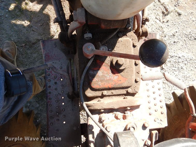 image for item DR8060 Ford 800  tractor