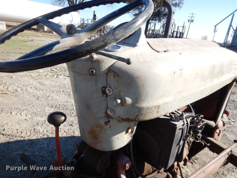 image for item DR8060 Ford 800  tractor