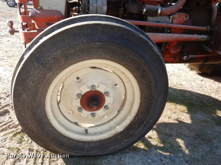 image for item DR8060 Ford 800  tractor
