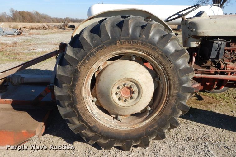 image for item DR8060 Ford 800  tractor