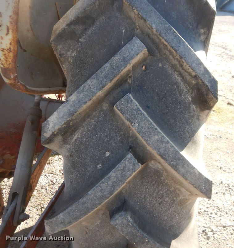 image for item DR8060 Ford 800  tractor