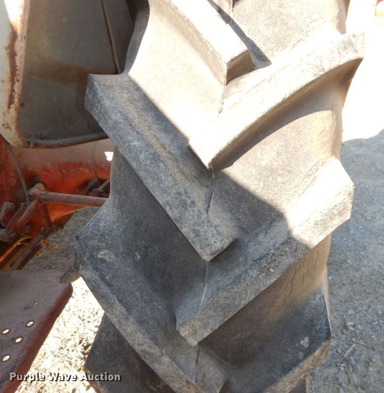 image for item DR8060 Ford 800  tractor