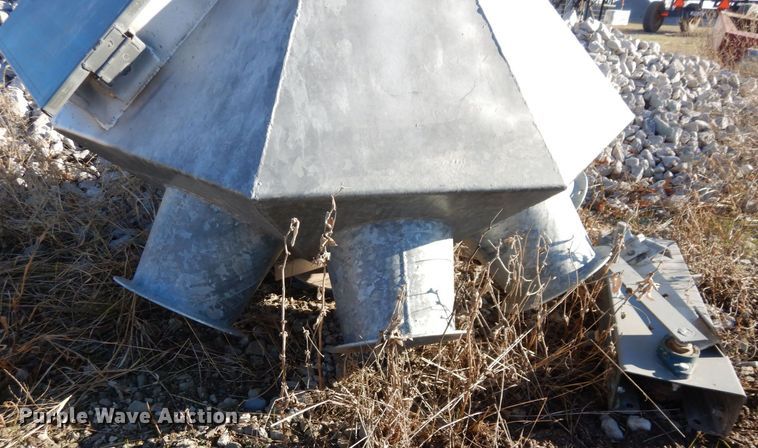 image for item DR8062 Grain leg distributor