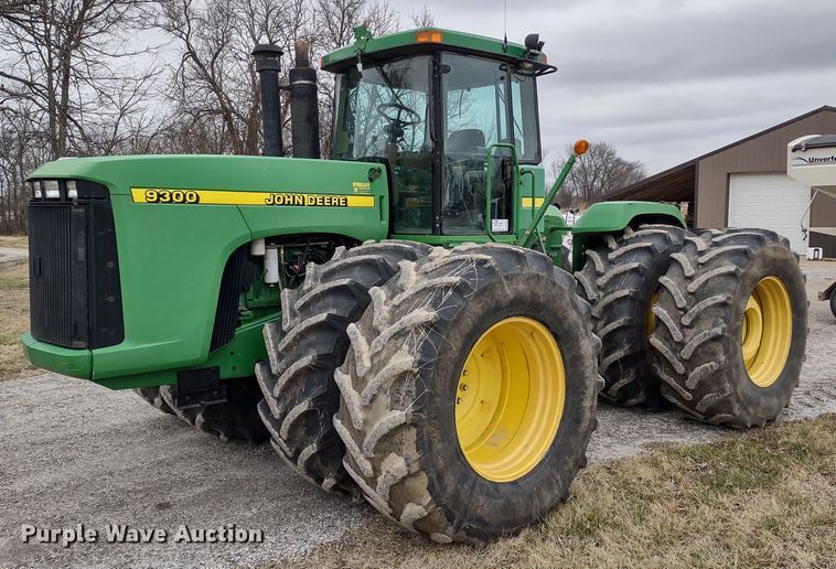 image for item DR8069 1997 John Deere 9300  4WD tractor