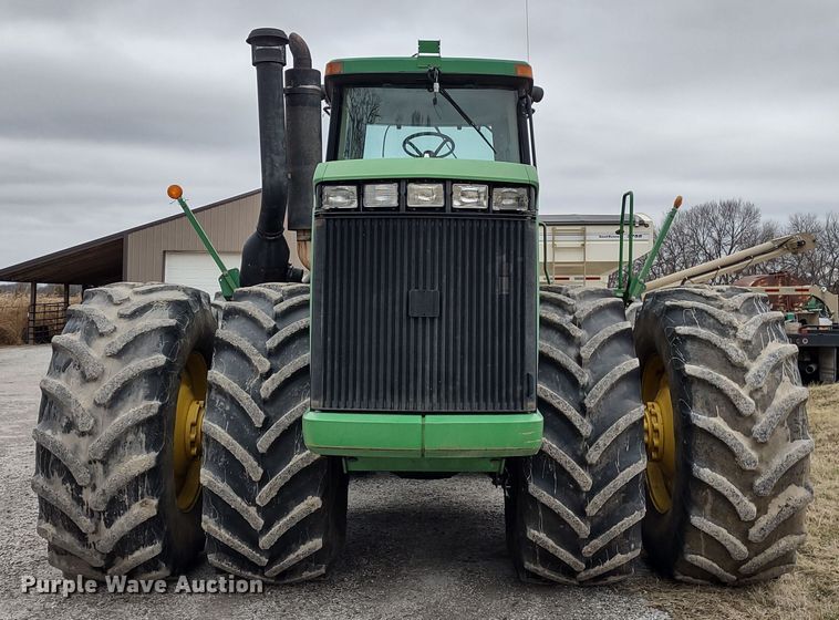 image for item DR8069 1997 John Deere 9300  4WD tractor