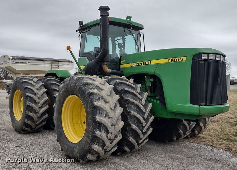 image for item DR8069 1997 John Deere 9300  4WD tractor
