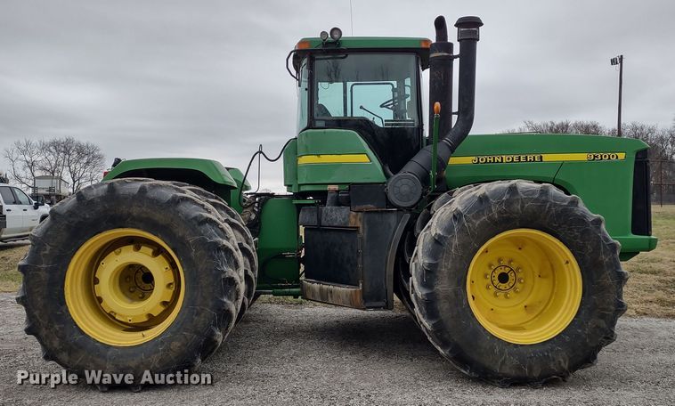 image for item DR8069 1997 John Deere 9300  4WD tractor