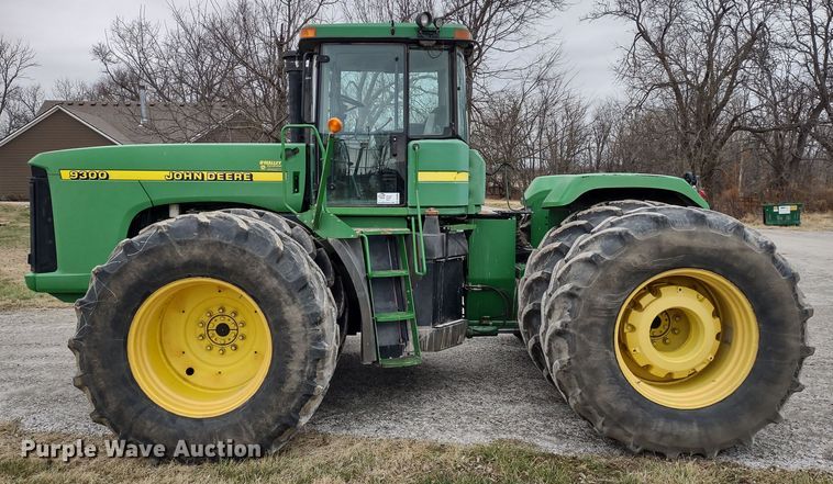 image for item DR8069 1997 John Deere 9300  4WD tractor