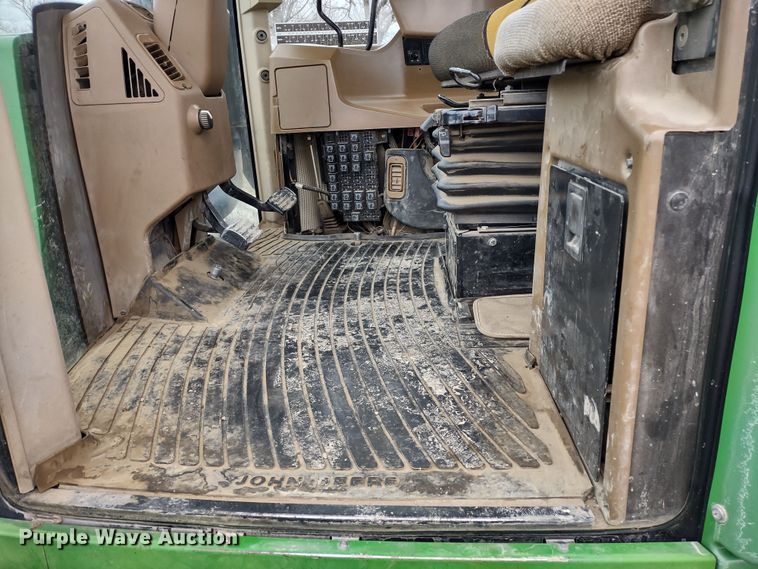 image for item DR8069 1997 John Deere 9300  4WD tractor