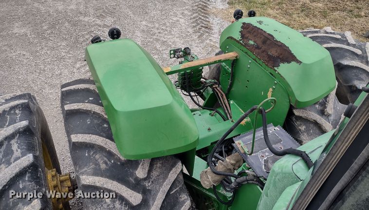 image for item DR8069 1997 John Deere 9300  4WD tractor