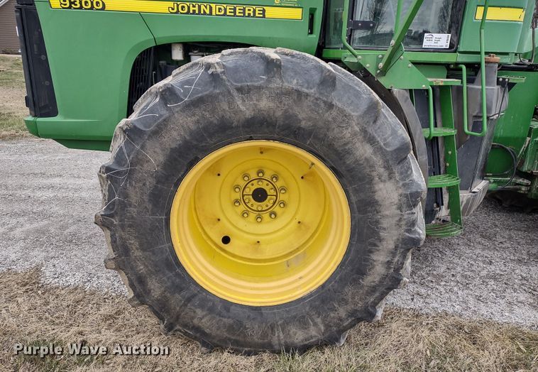 image for item DR8069 1997 John Deere 9300  4WD tractor