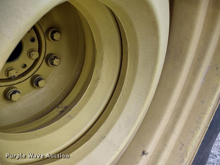 image for item DR8069 1997 John Deere 9300  4WD tractor