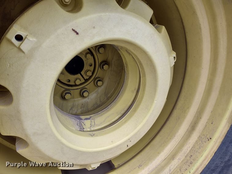 image for item DR8069 1997 John Deere 9300  4WD tractor