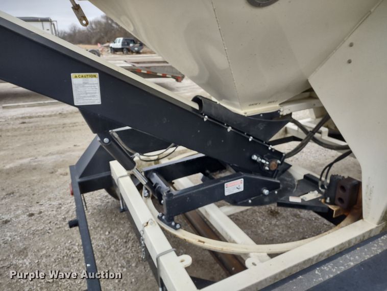 image for item DR8071 Meridian 240RT  seed tender trailer