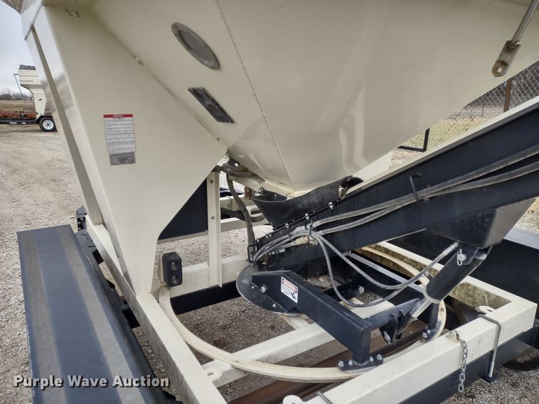 image for item DR8071 Meridian 240RT  seed tender trailer