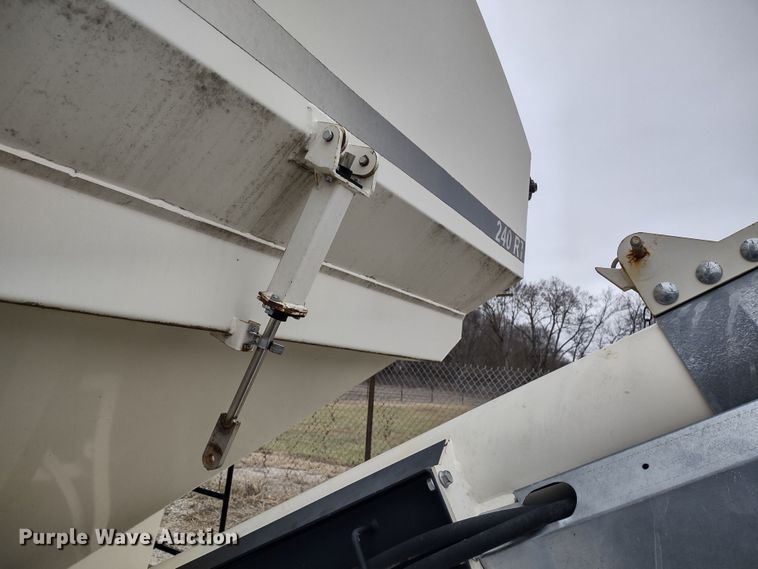 image for item DR8071 Meridian 240RT  seed tender trailer