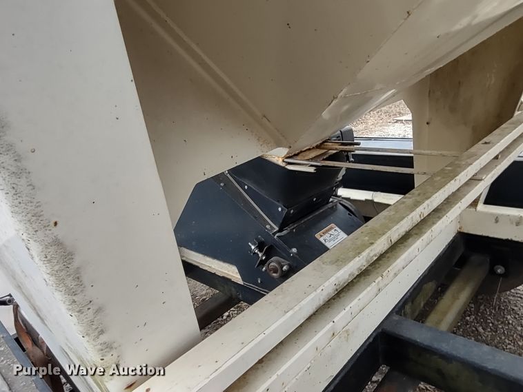 image for item DR8072 Meridian 375RT  seed tender trailer