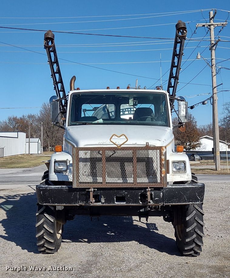 image for item DR8075 1993 Freightliner  applicator truck