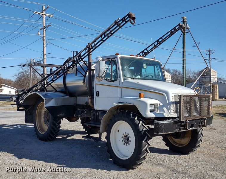 image for item DR8075 1993 Freightliner  applicator truck