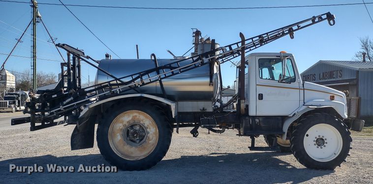 image for item DR8075 1993 Freightliner  applicator truck