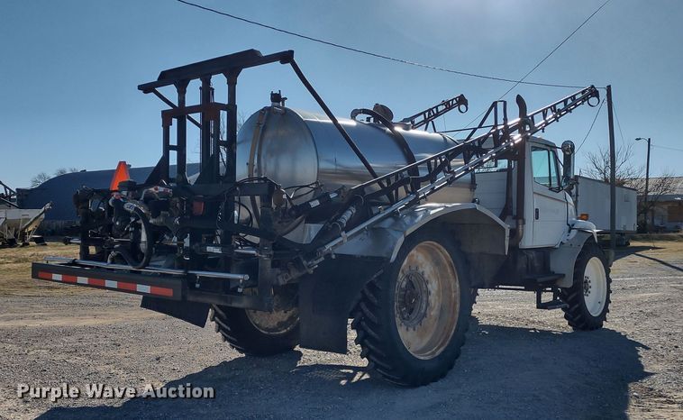 image for item DR8075 1993 Freightliner  applicator truck