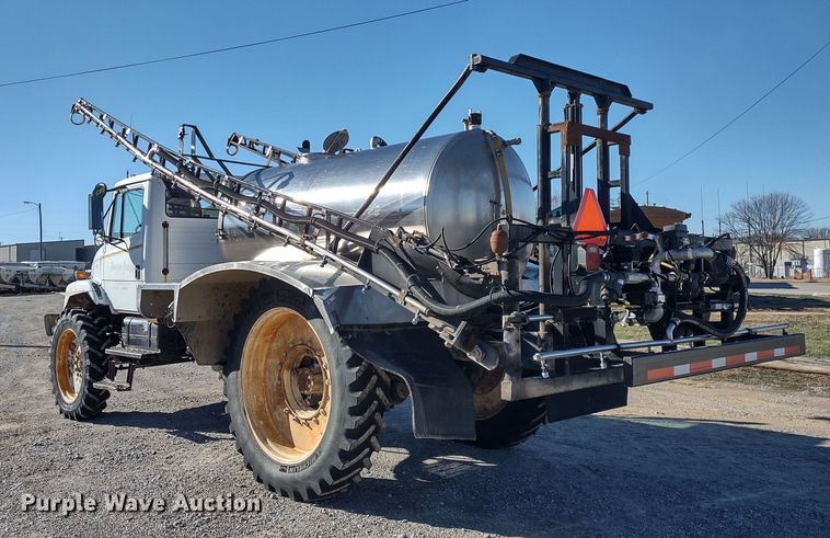 image for item DR8075 1993 Freightliner  applicator truck