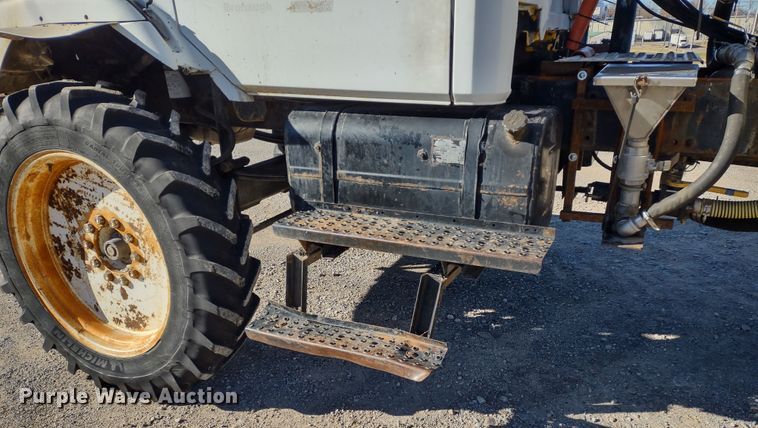 image for item DR8075 1993 Freightliner  applicator truck