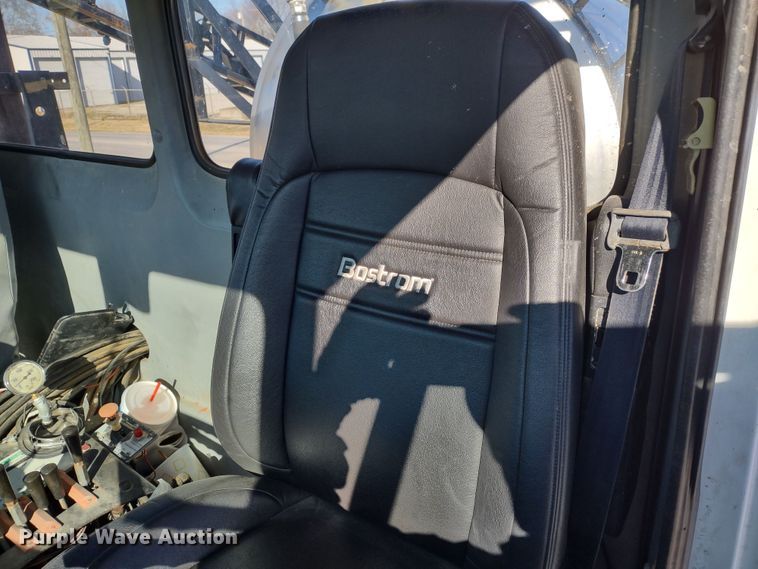 image for item DR8075 1993 Freightliner  applicator truck