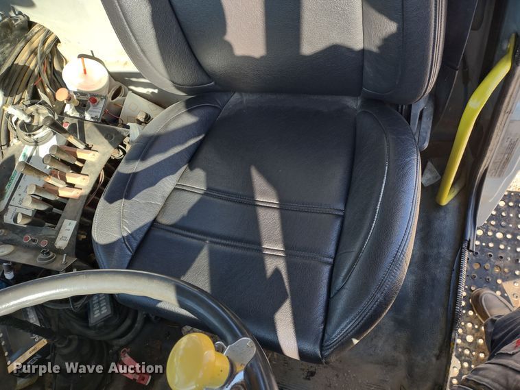 image for item DR8075 1993 Freightliner  applicator truck