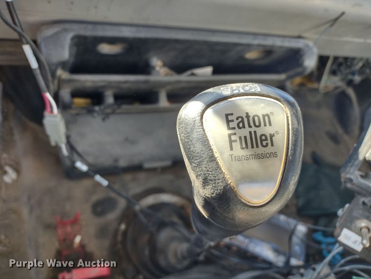 image for item DR8075 1993 Freightliner  applicator truck