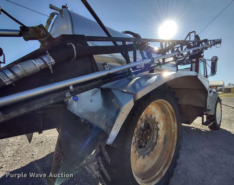 image for item DR8075 1993 Freightliner  applicator truck