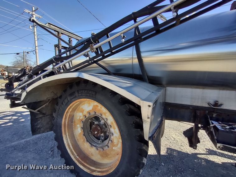 image for item DR8075 1993 Freightliner  applicator truck