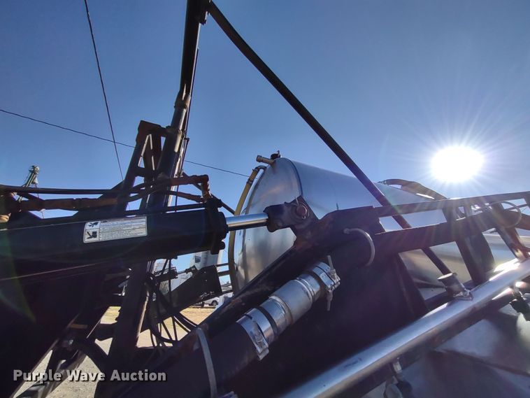 image for item DR8075 1993 Freightliner  applicator truck