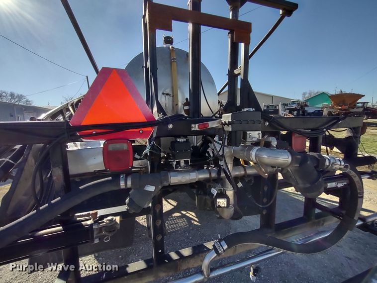 image for item DR8075 1993 Freightliner  applicator truck