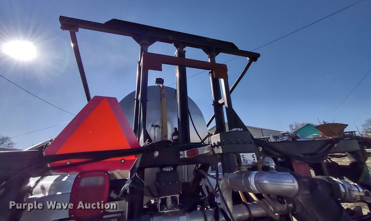 image for item DR8075 1993 Freightliner  applicator truck