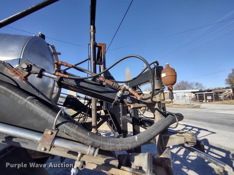 image for item DR8075 1993 Freightliner  applicator truck