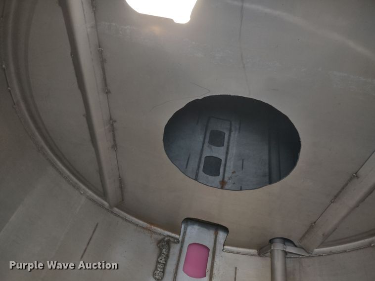 image for item DR8075 1993 Freightliner  applicator truck