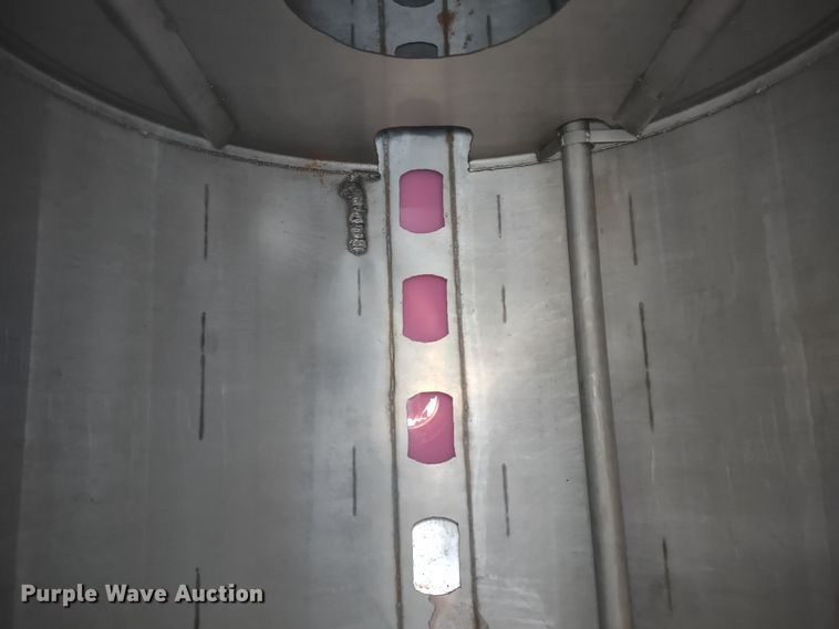 image for item DR8075 1993 Freightliner  applicator truck